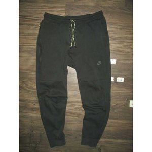Nike Sportswear Tech Fleece Slim Fit Black Jogger MEDIUM
